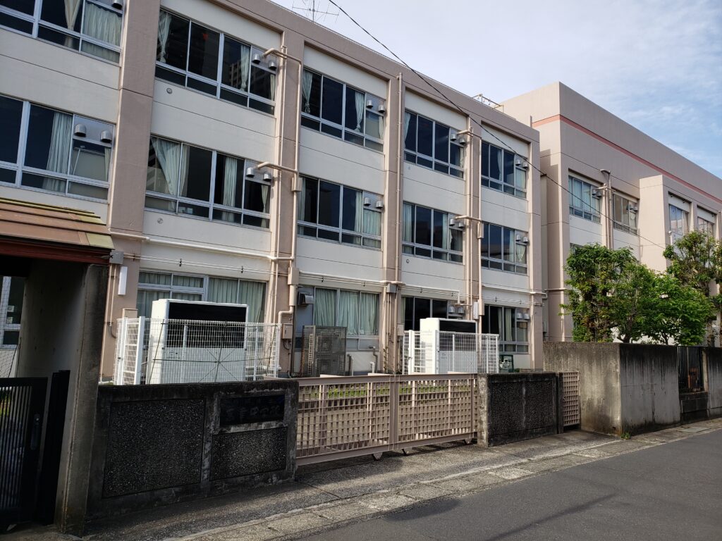 高津中学校