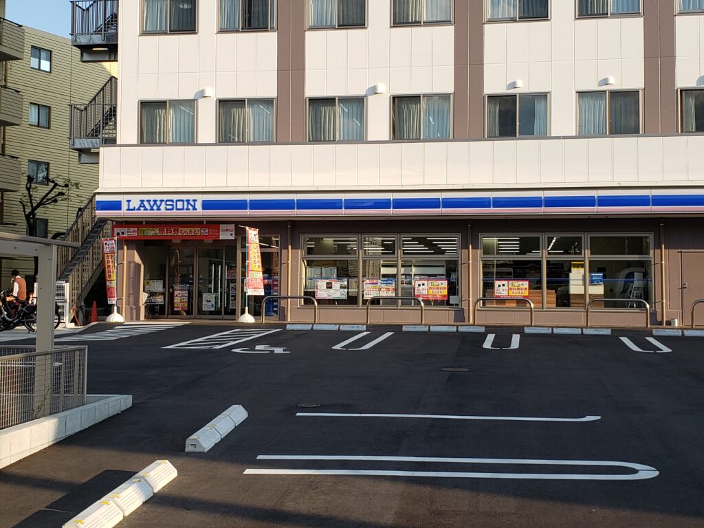 生田高校入口のローソン