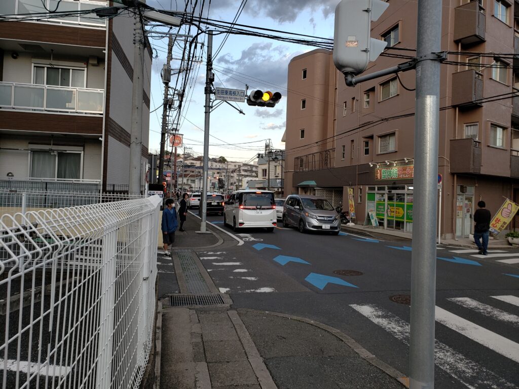 生田東高校入口交差点
