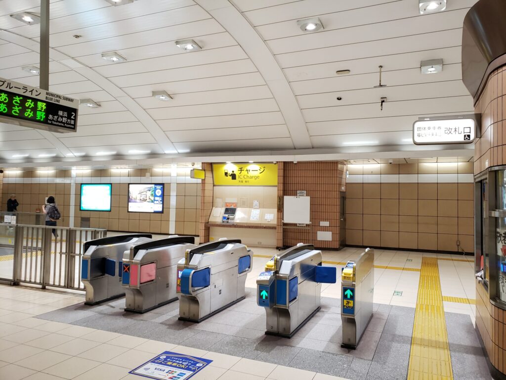 踊場駅改札