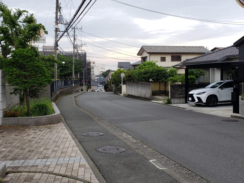 高校周辺の道