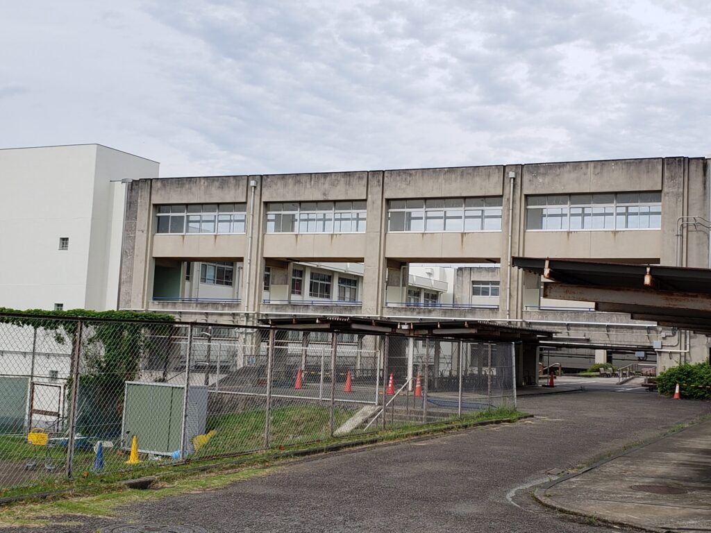 横浜桜陽高校外観