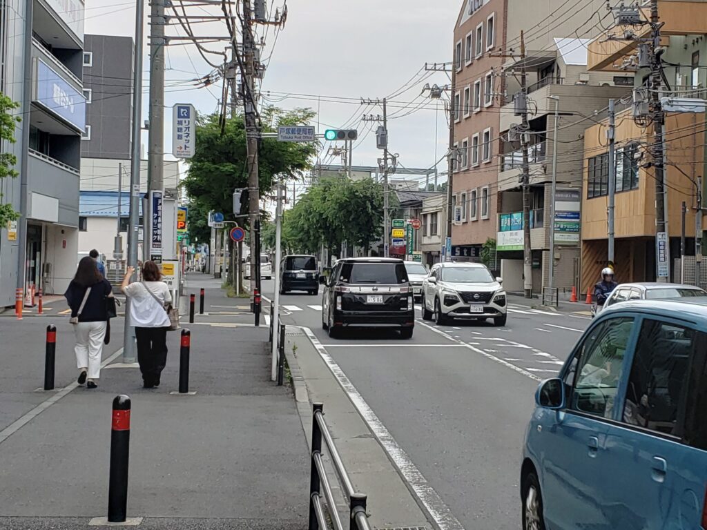 バスターミナルの近くの通り