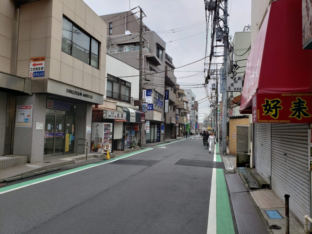 駅近くの商店街