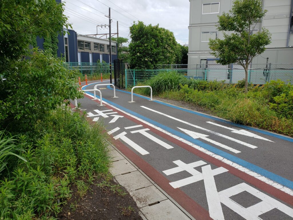 ロータリー奥にある道の入り口