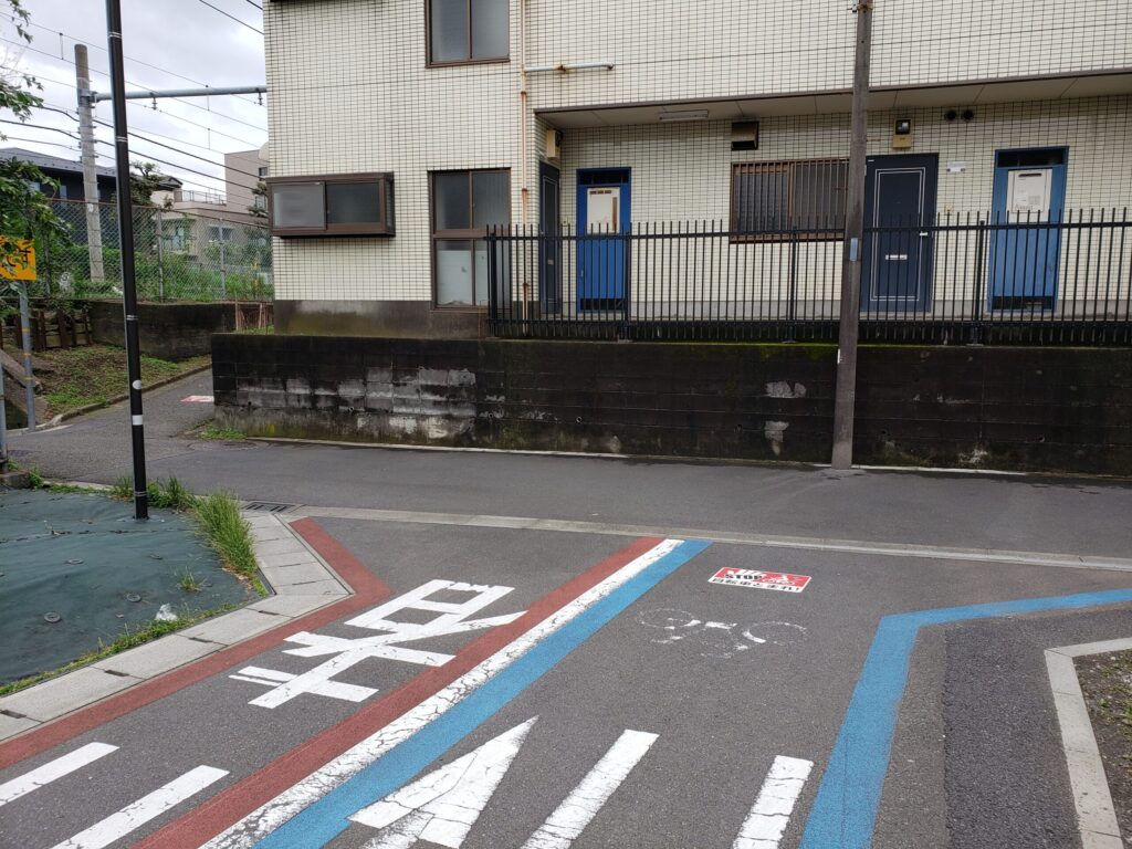 細い道の先①