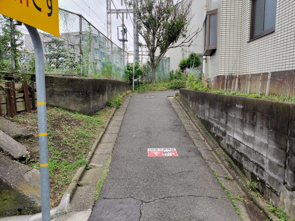 細い道の先②