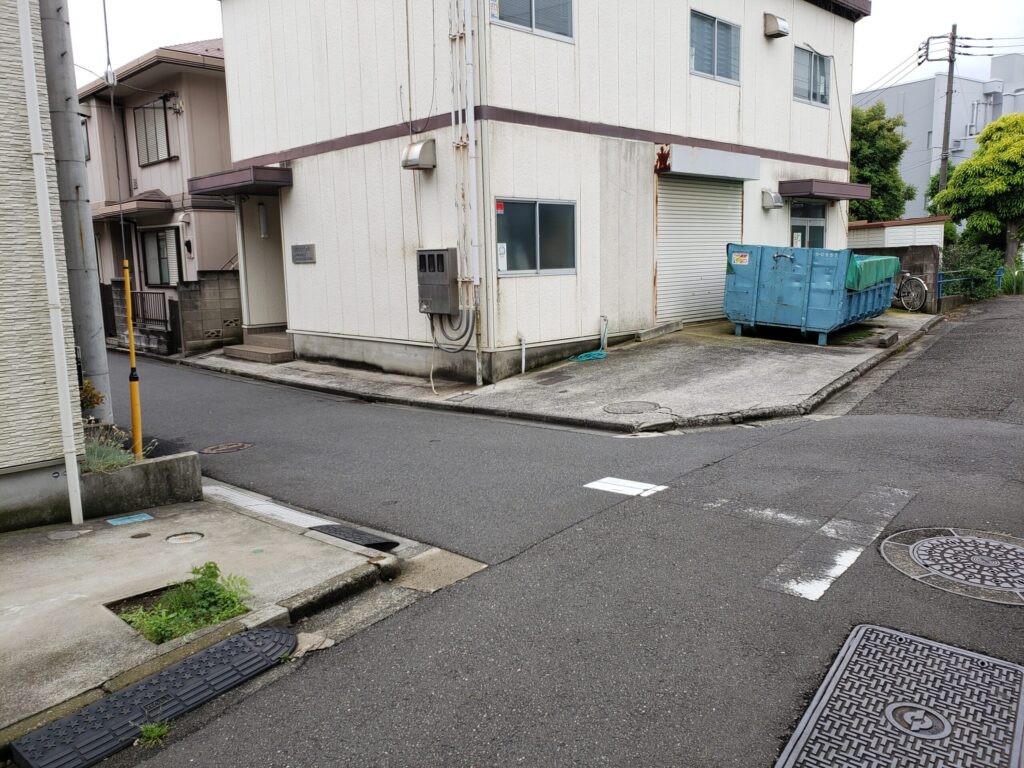 細い道の先③