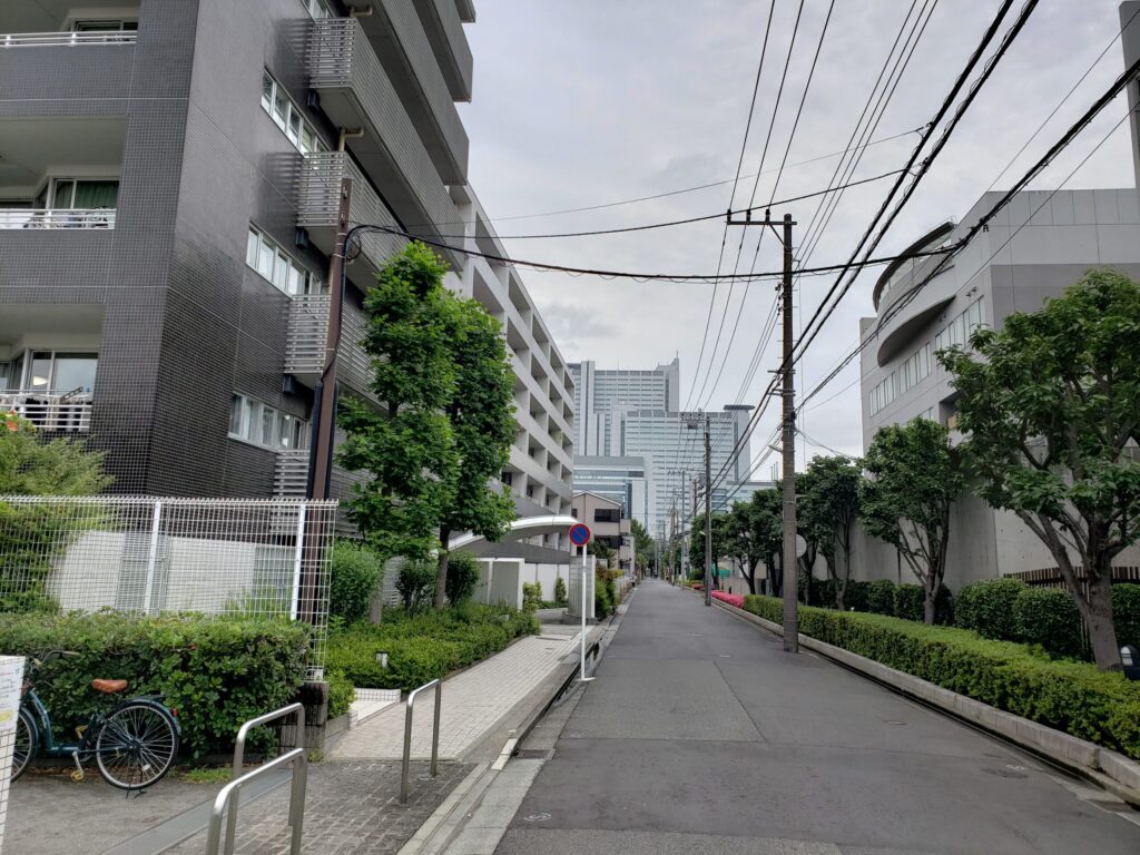 高校近くの住宅街