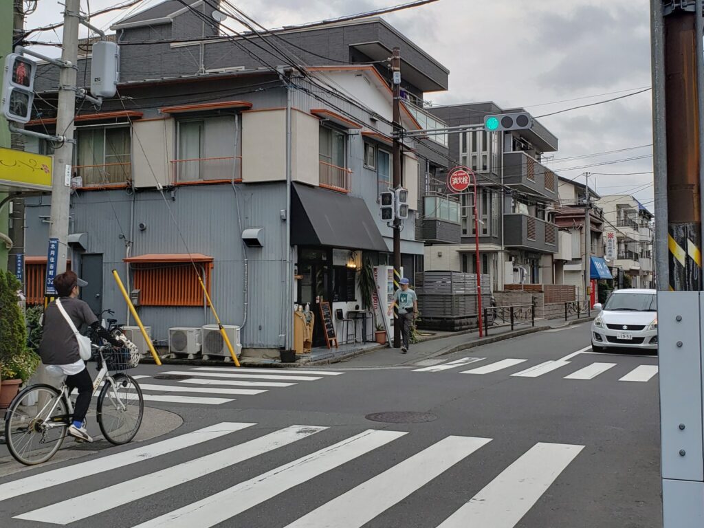 名もなき交差点