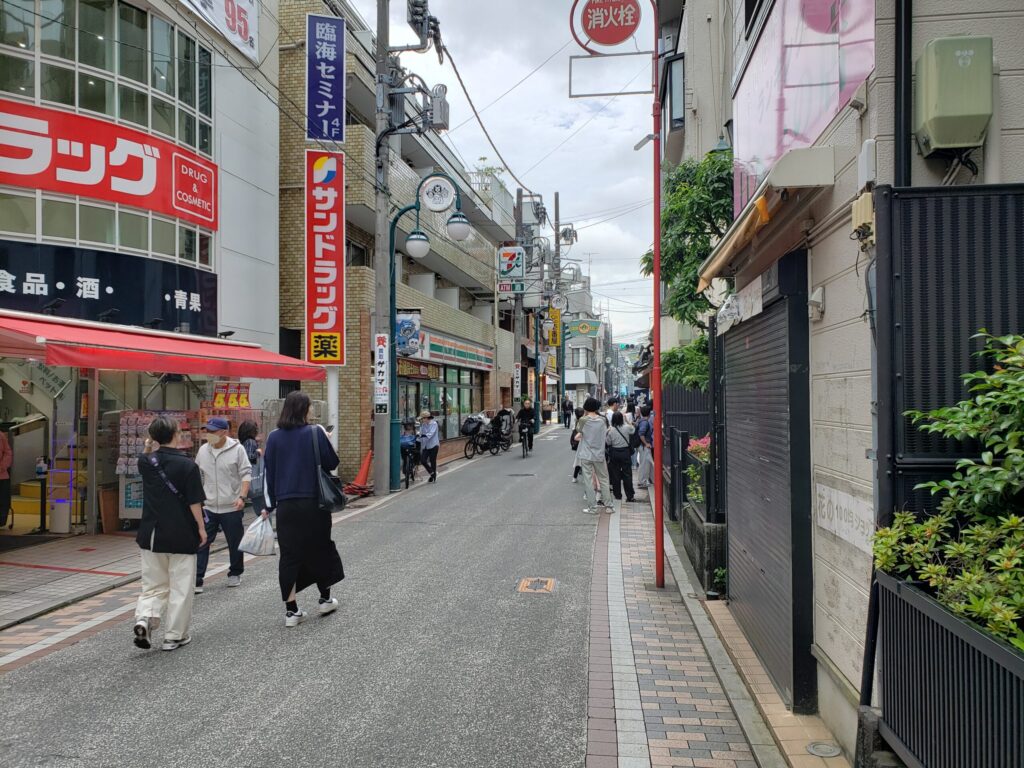元住吉駅東口近くの商店街②