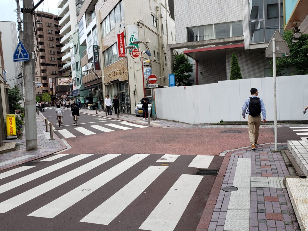 眼鏡屋さん近くの分かれ道