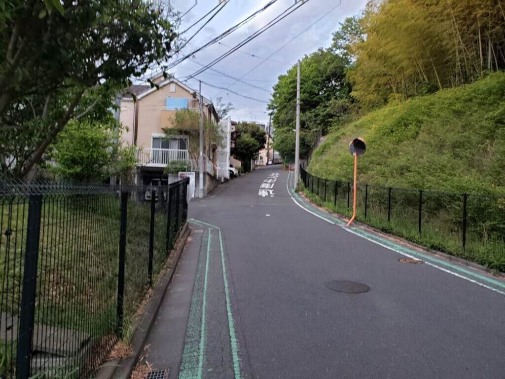 交差点近くの登り坂②