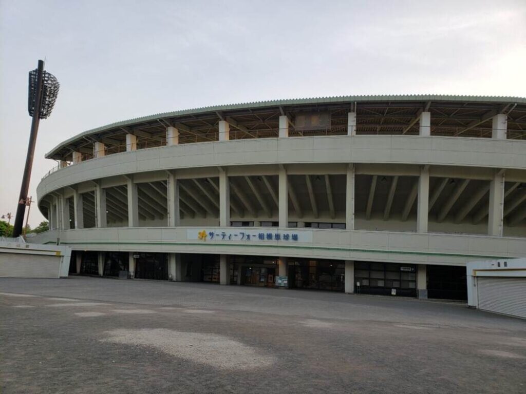 サーティーフォー相模原球場