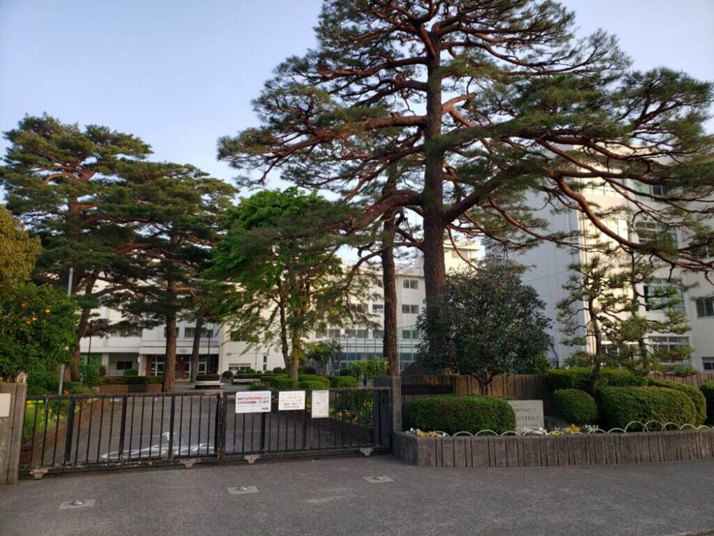 弥栄中学校