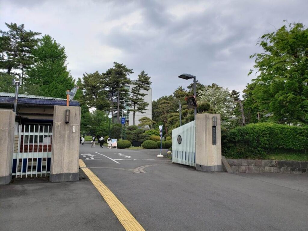 相模女子大正門
