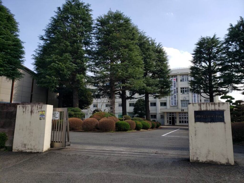 大和高校正門