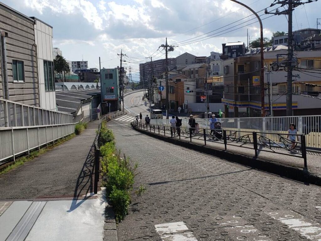 百合ケ丘駅北口①