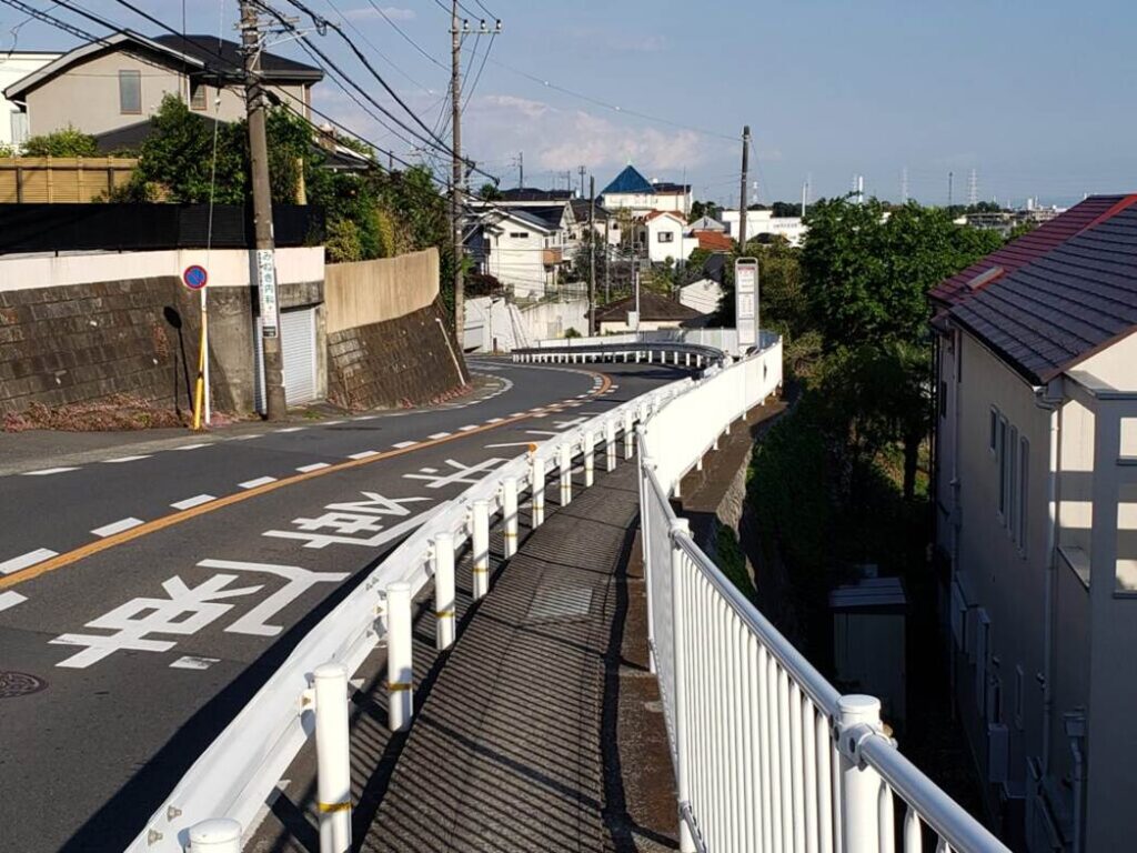 交差点先の登坂