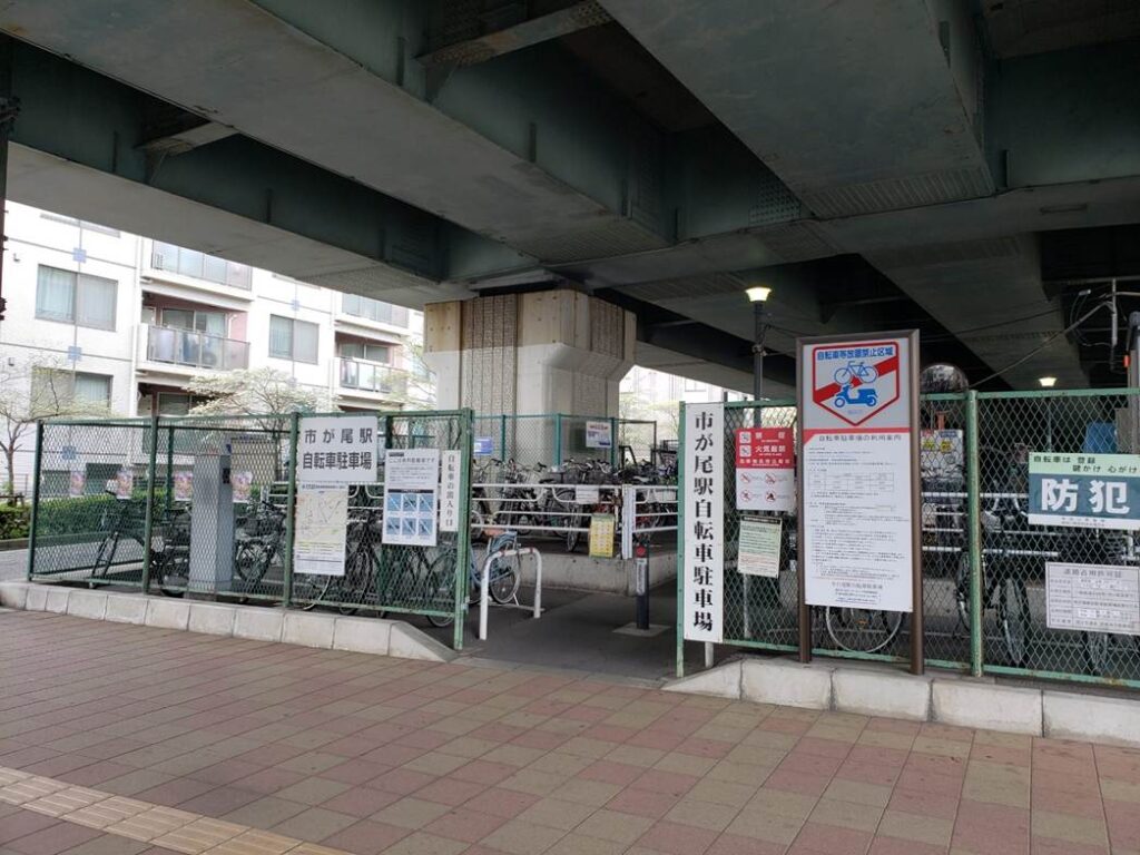 大通り沿いの駐輪場