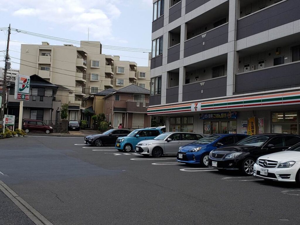 道中のコンビニ
