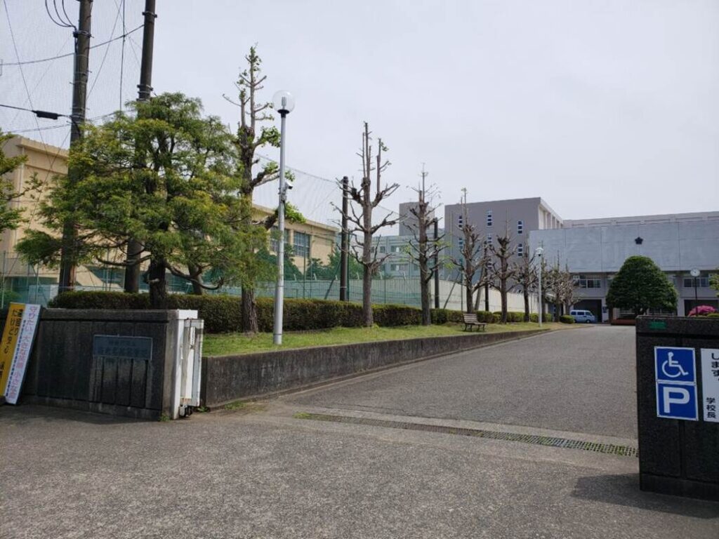 海老名高校外観