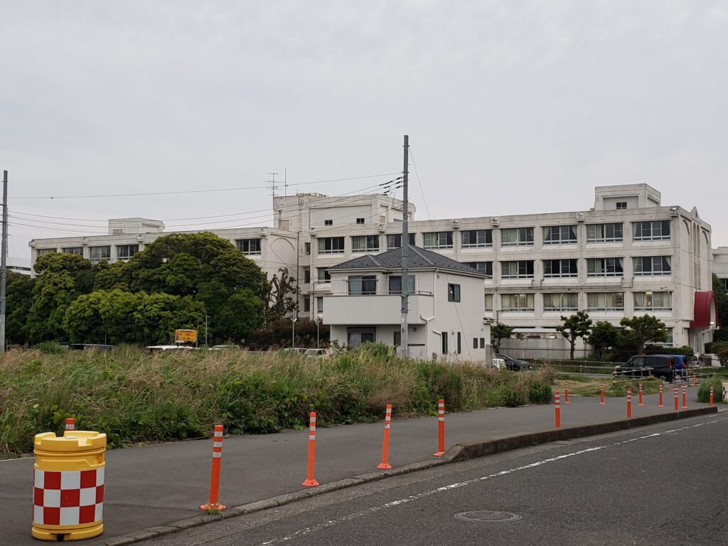 湘南台高校外観①