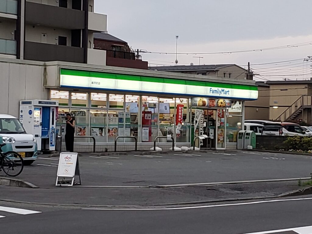 高校近くにあるコンビニ