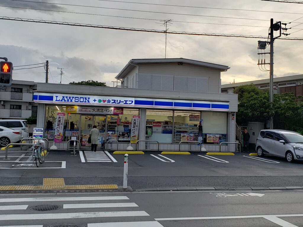 高校近くにあるコンビニ