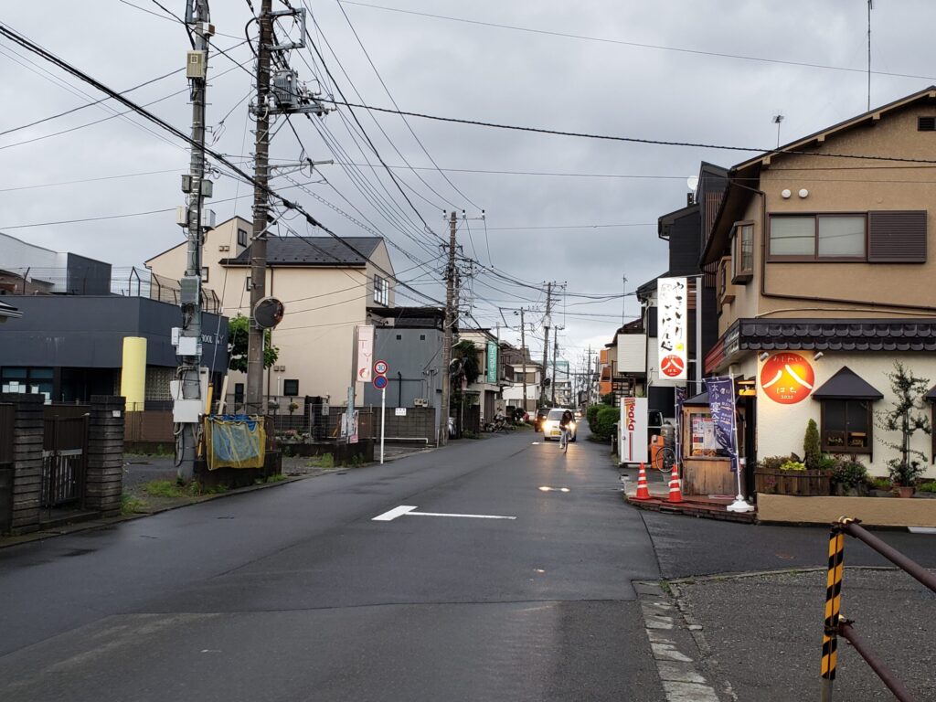 バス停から高校までの道