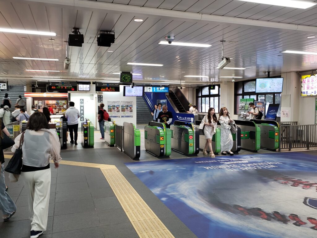 関内駅南口改札