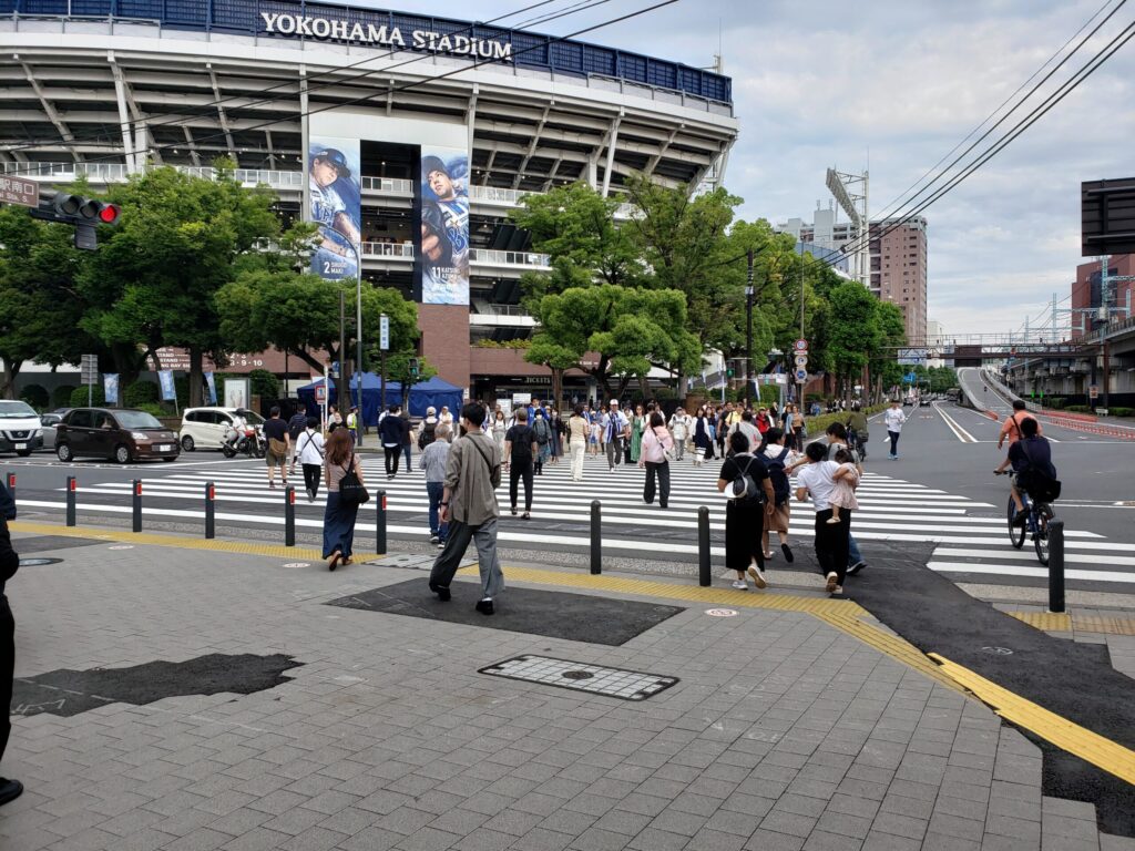 「関内駅南口」交差点