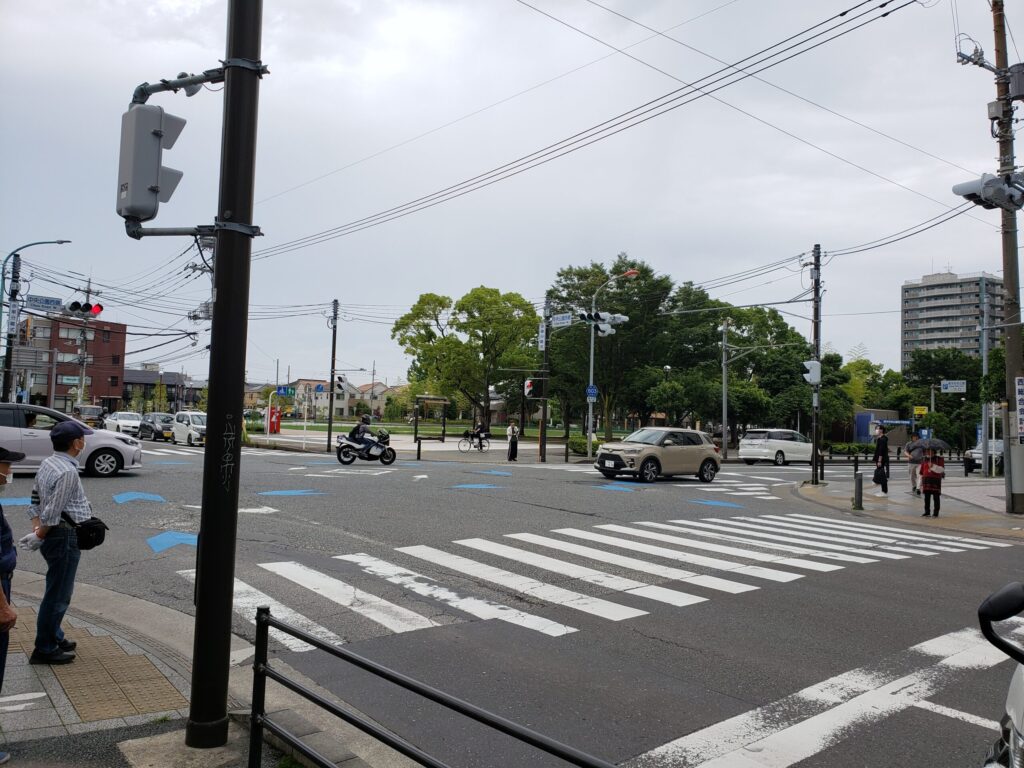 「中央公園西側」交差点