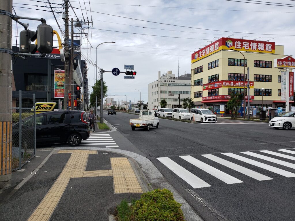 「警察署前」交差点