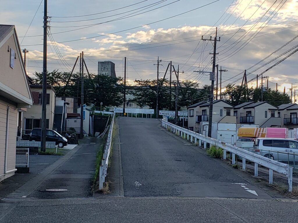 厚木北高校前の上り坂
