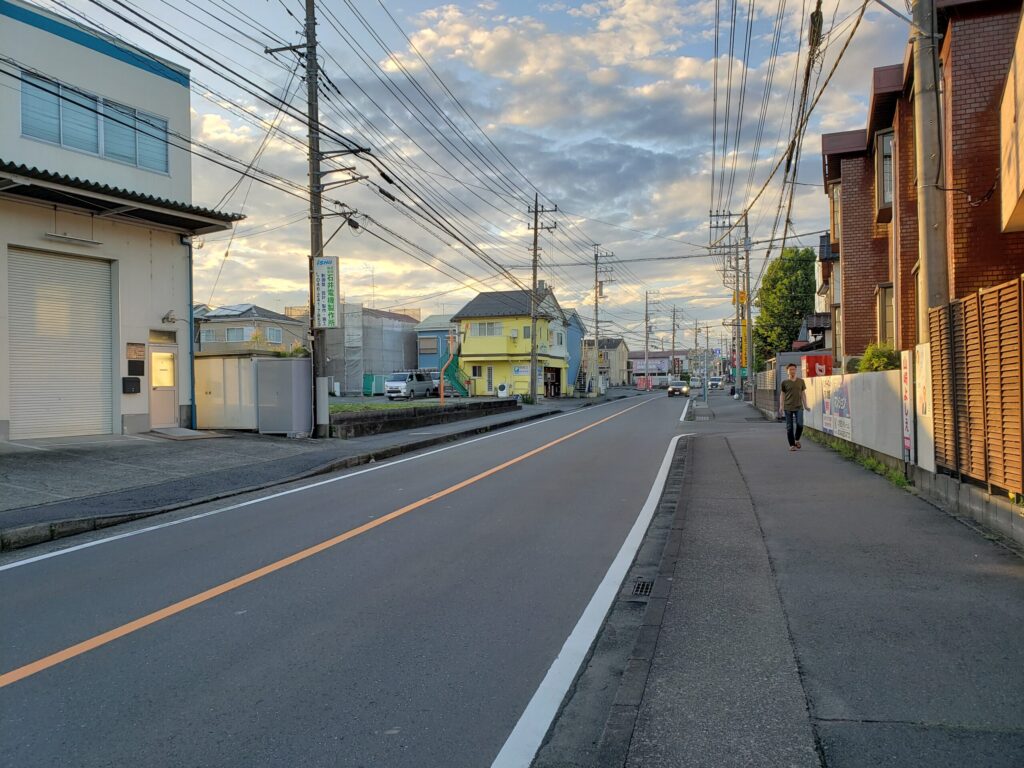 荻野新宿交差点先の道②