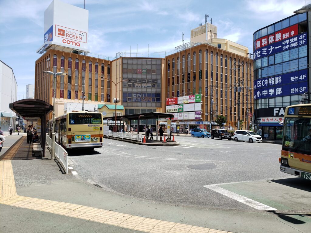 伊勢原駅南口の様子
