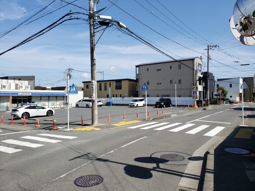下り坂先の分かれ道