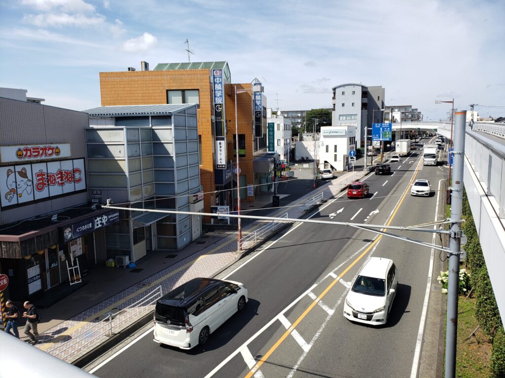 愛甲石田駅北口の通り