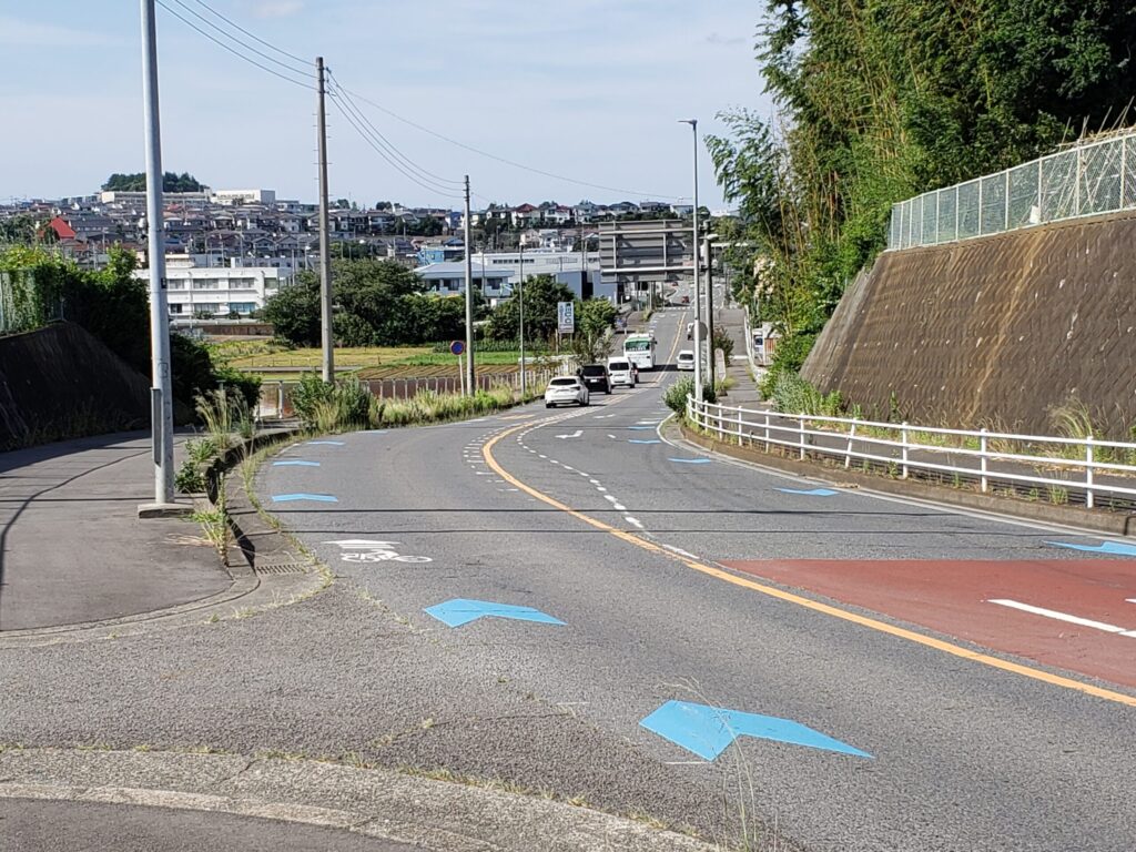 橋の前の大きなカーブ