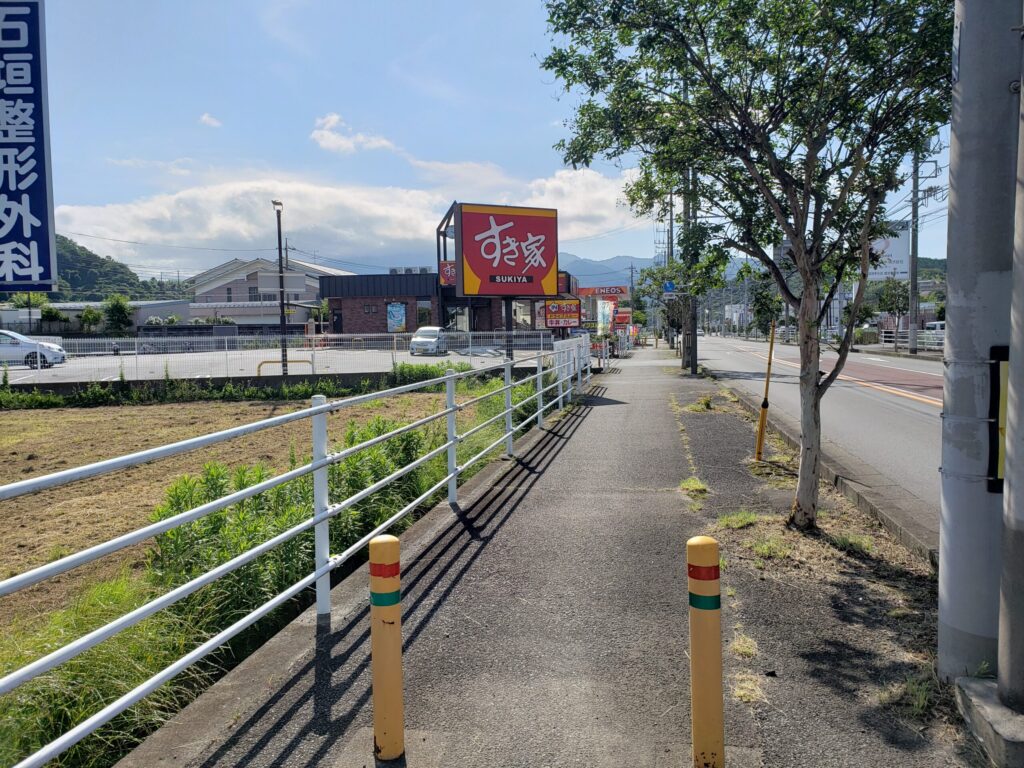 交差点先にあるすき屋さん