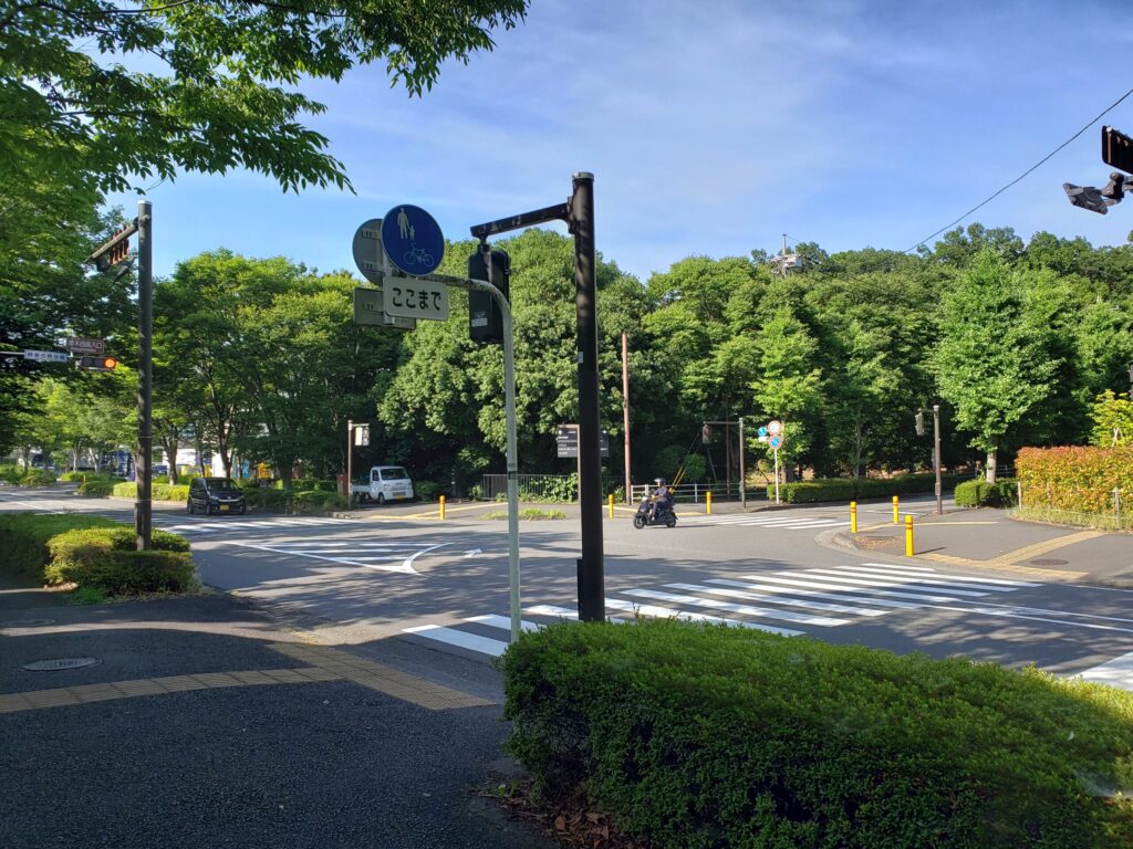 「厚木西高入口」交差点