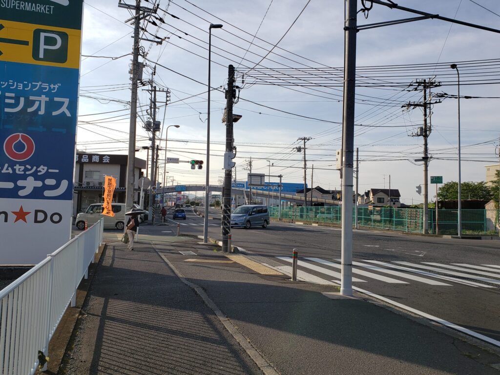 「吾妻団地前」交差点