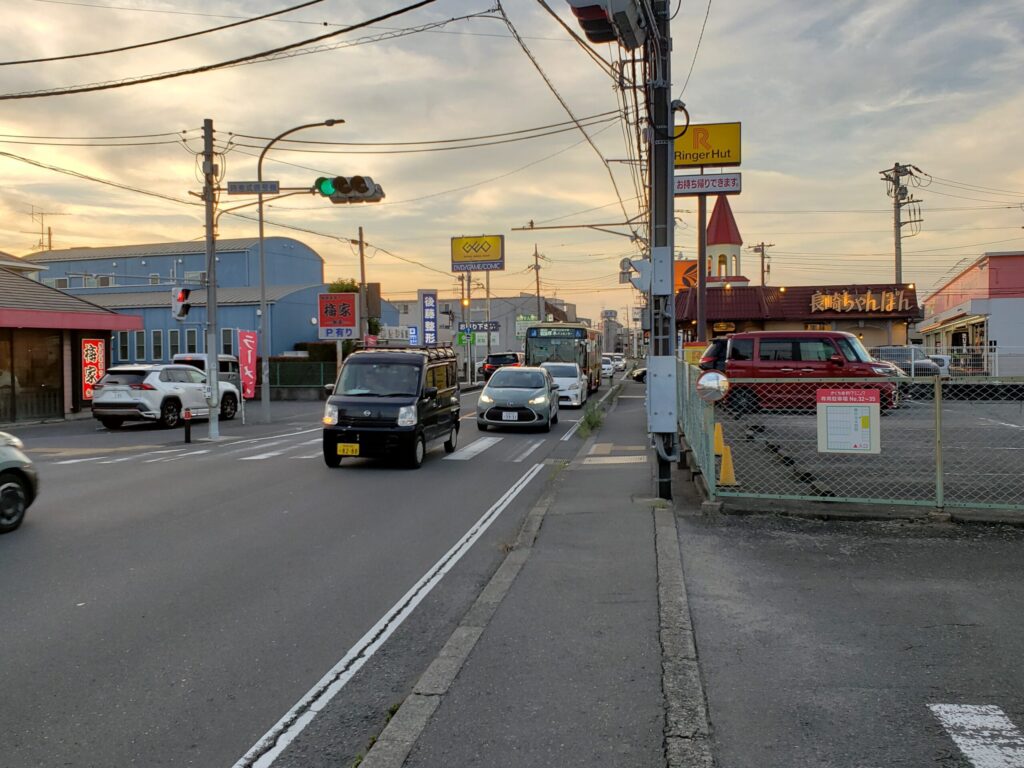 交差点先の道①
