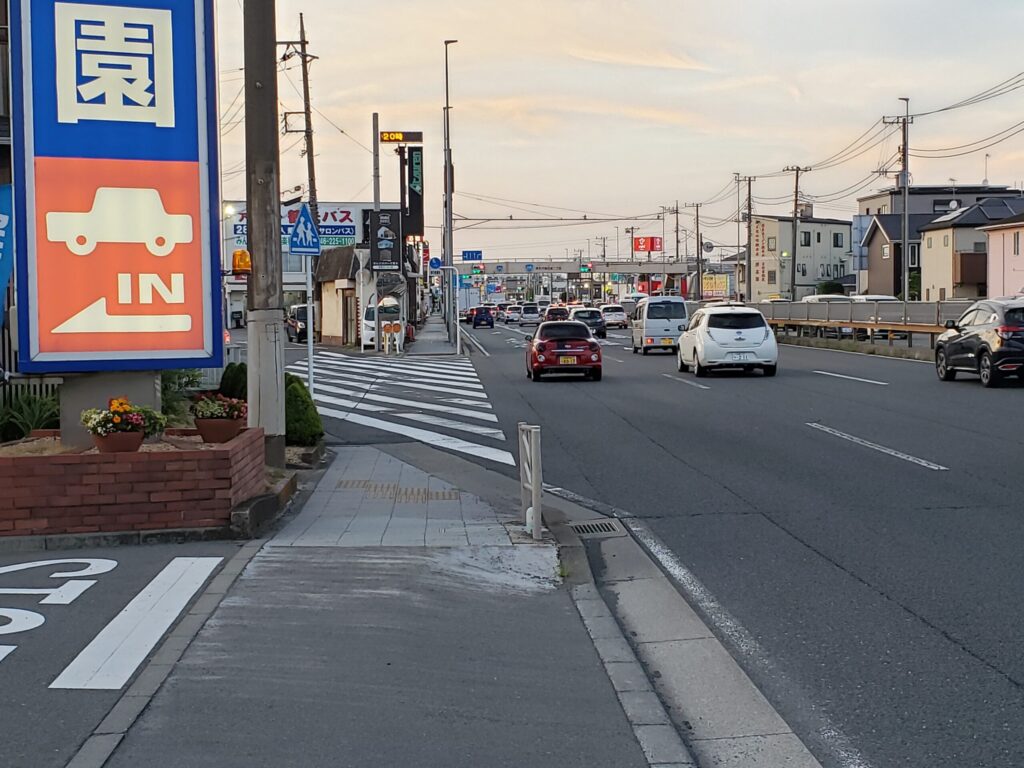 厚木住宅公園近くの分かれ道