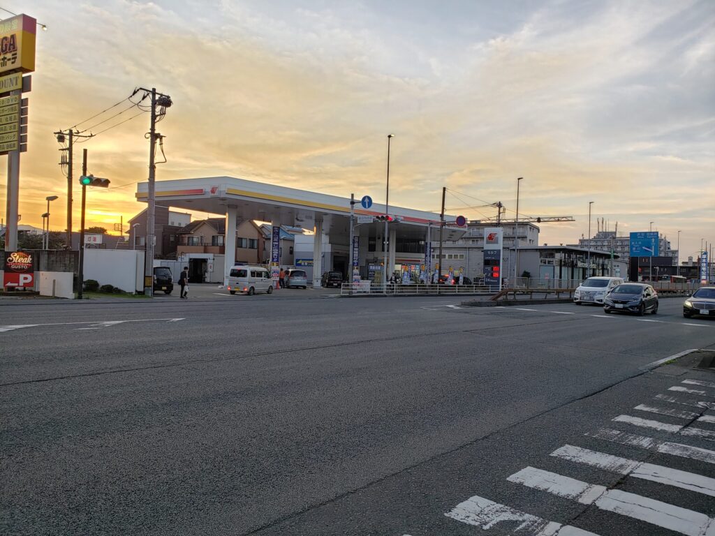 「妻田向市場」交差点