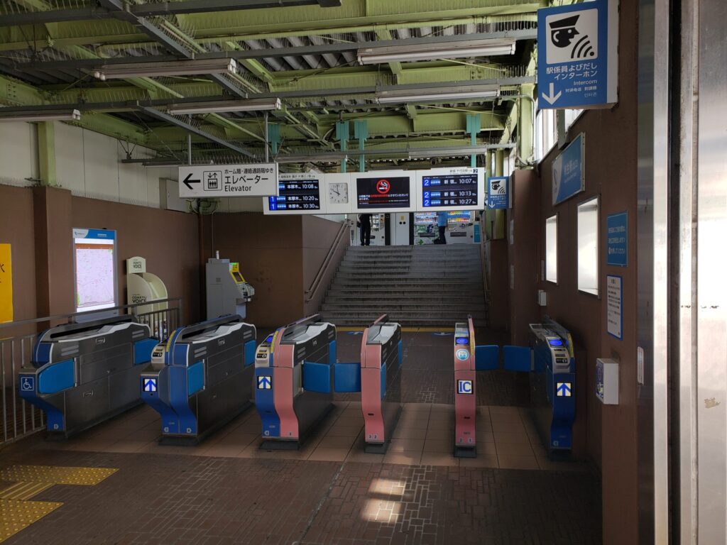 柿生駅北口改札