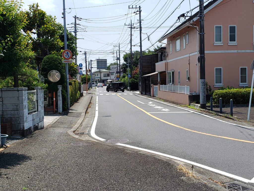 分かれ道の先の通り①