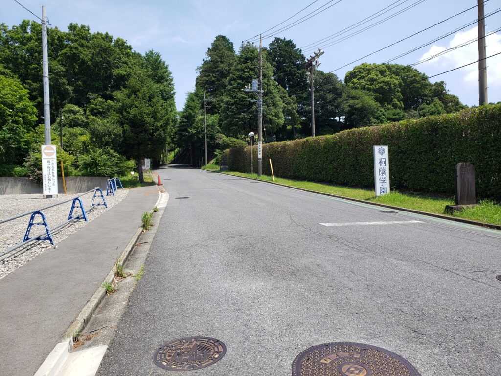 桐蔭学園の入り口