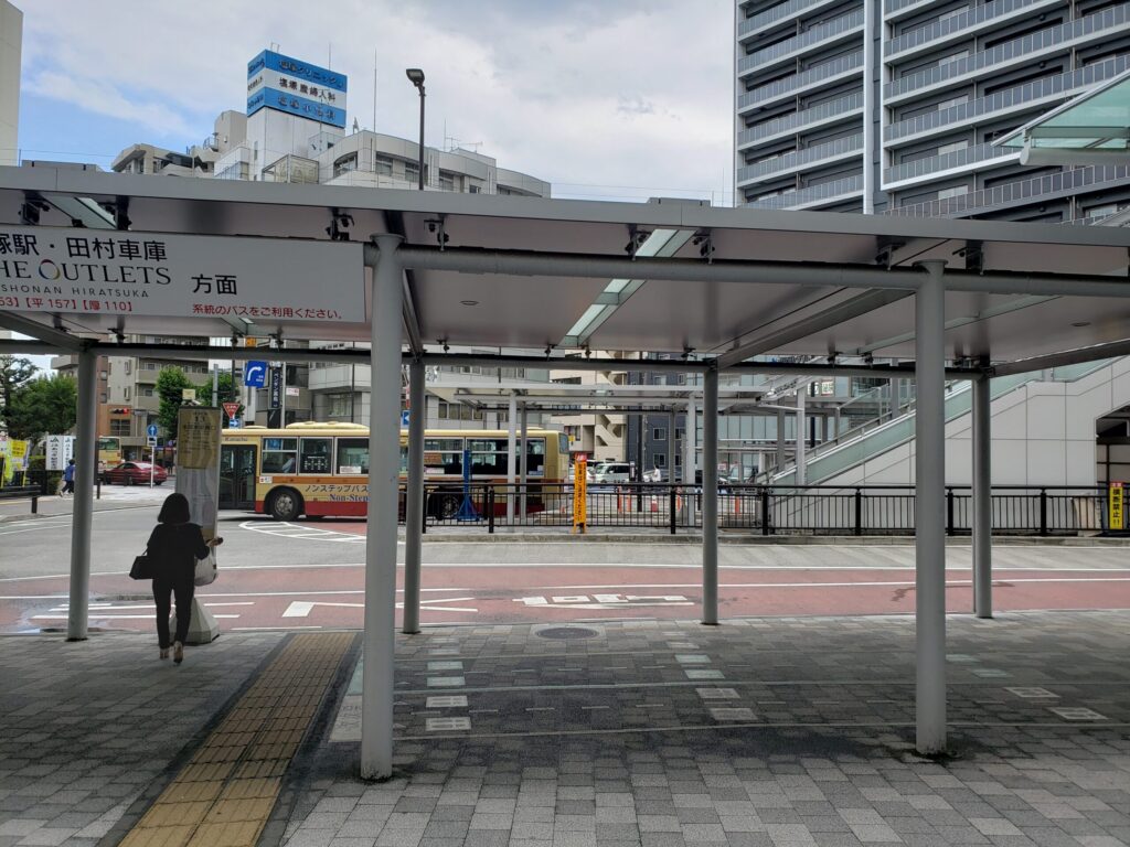 本厚木駅西口のバス乗り場